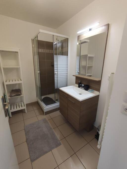Charmant Appartement Proche Paris อูเบินน์ ภายนอก รูปภาพ