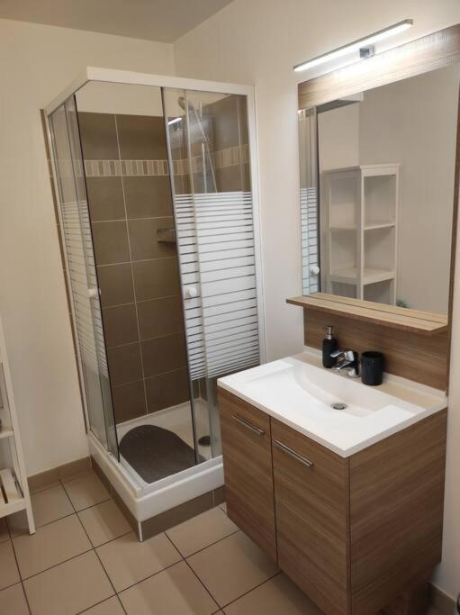 Charmant Appartement Proche Paris อูเบินน์ ภายนอก รูปภาพ